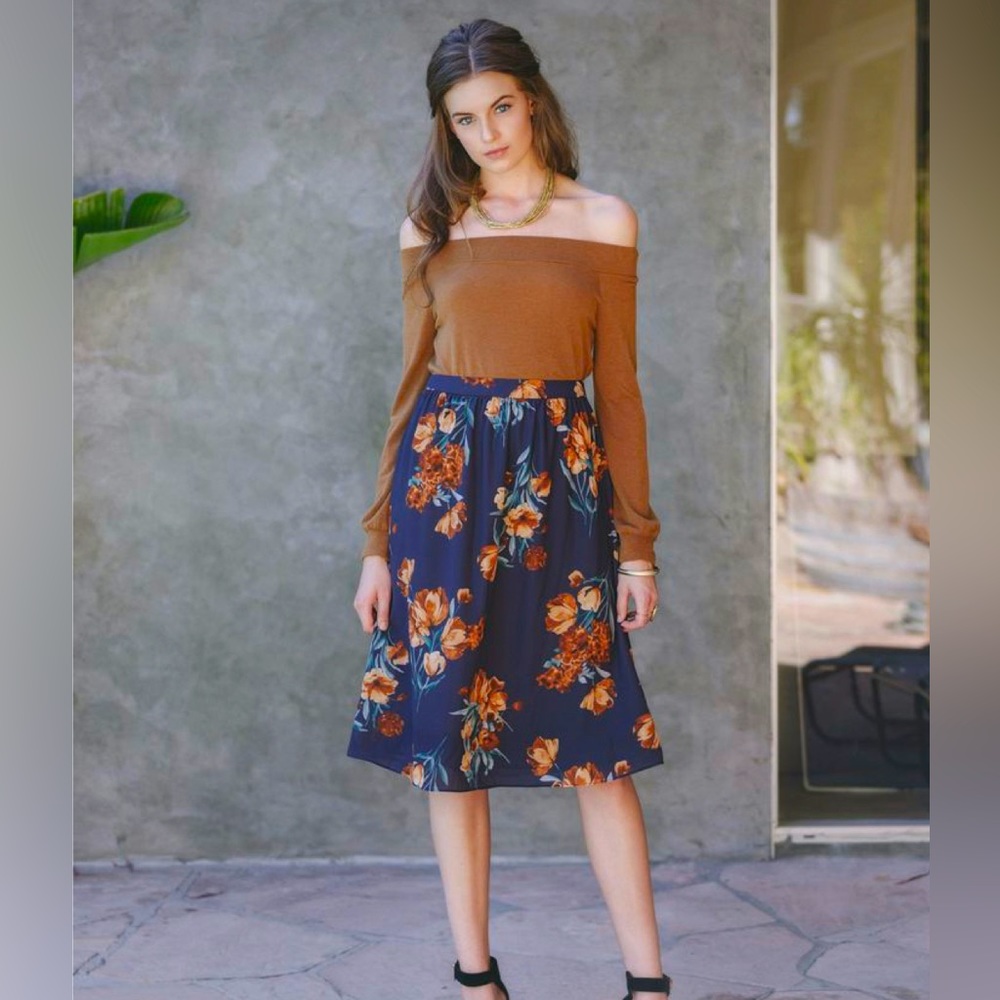 EVERLY floral skirt .
